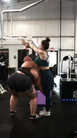 ✨️muscle momma✨️ gotta recreate this soon with him #GymTok #powerlifter #strongwomen #gymrat #powerliftingwomen #powerlifting #powerlifterlife #bigmama #musclemommy 