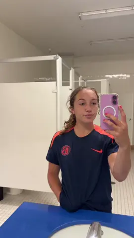 Stanford wsoc player preparing for pre szn DITL #Stanford #stanfordwsoc #d1 #Soccer guys plz like and share im competing against people thanks