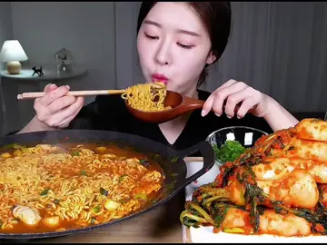 Mì và kim chi🍲🍲🍲 #fumeasmr #fumemukbang #mukbang #mukbangvideo #mukbangeatingshow #viralvideos #fyp #foryou #asmrchill14 #onhaxemmukbang #fypシ 