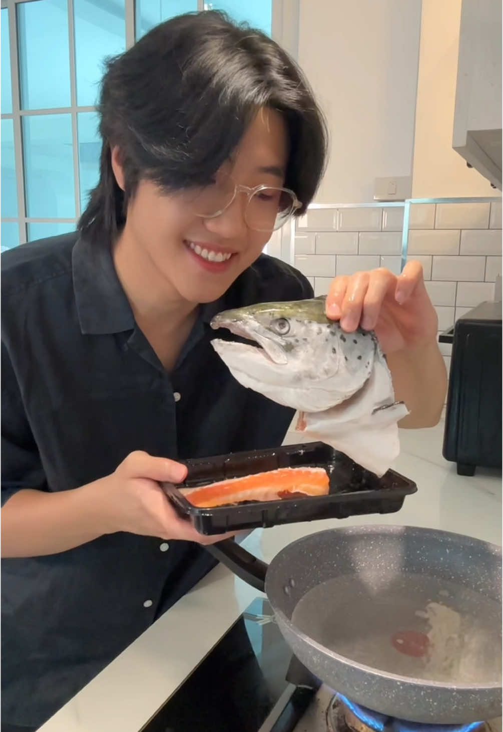 หัวปลาแซวมอลต้มซีอิ้ววว 🐟 #ห้องครัวtiktok #เชฟมือใหม่ #tiktokพากิน #ผมไม่ชอบแกล้งน้อง #ผมชอบแกล้งน้อง 