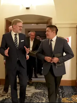 📍17 Juni 2025 Transit di Praha, Seskab Teddy dampingi Presiden Prabowo terima kunjungan dari PM Ceko, Petr Fiala #letkolteddy #mayorteddy #mayorteddyindrawijaya #teddyindrawijaya #fyp 