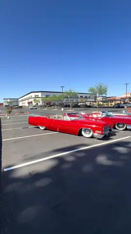 Just another hot day in vegas cruising the caddy’s #chadillacvegas #classic #vegas #cashscandyclassics #cadillackings @CashsCandyClassics 
