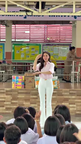 ริต้าได้มีโอกาสมา โรงเรียนและมูลนิธิอนุเคราะห์คนหูหนวก ครั้งที่ 2 แล้วค่ะ มามอบของที่จำเป็นกับน้องๆเช่นเคยค่ะ ขอบคุณนักเรียนทุกท่านและคุณครูทุกคนนะคะ อบอุ่นมากๆเลยค่ะ  #เทรนด์วันนี้ 