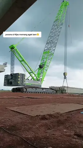 #craneoperator  #zomlionCrawllercrane #lewatberandafypシ 
