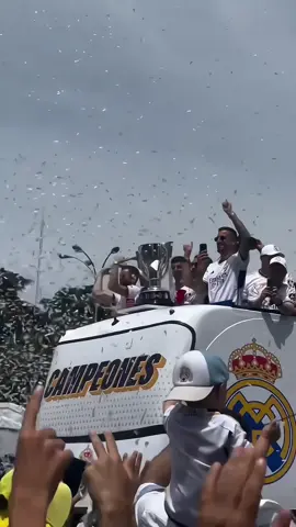 Real Madrid 🤍♾️🫀😭👑💘💋#fypシ゚viral🖤tiktok #somalitiktok12 #cadcadka🏆🤍👑💕💯 #viewsproblem #realmadrid #capcut #bart147 #foryoupage❤️❤️ 