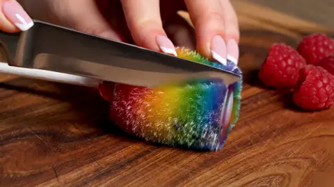 Sliced The Rainbow Kiwi  Glass🥝 #AMSR #relaxingvideos #satisfyingvideo #oddlysatisfying 