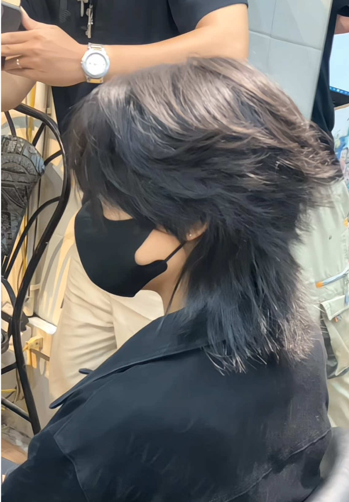 Mulett wolf cut🫨#barber #hairstyle #video_viral #thinbarbershop #tocnamdep #nhuomtocdep #manga #uonkorea #sidepart #uontocdep #mullet #wolfcuthair #wolfcut #hustcutlayer #wolfcut mullet haircut xoăn nhẹ 