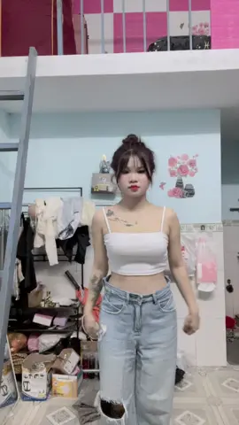 Đừng để ý đằng sau 😅#trends #xuhuong #thanhnga #LIVEIncentiveProgram 