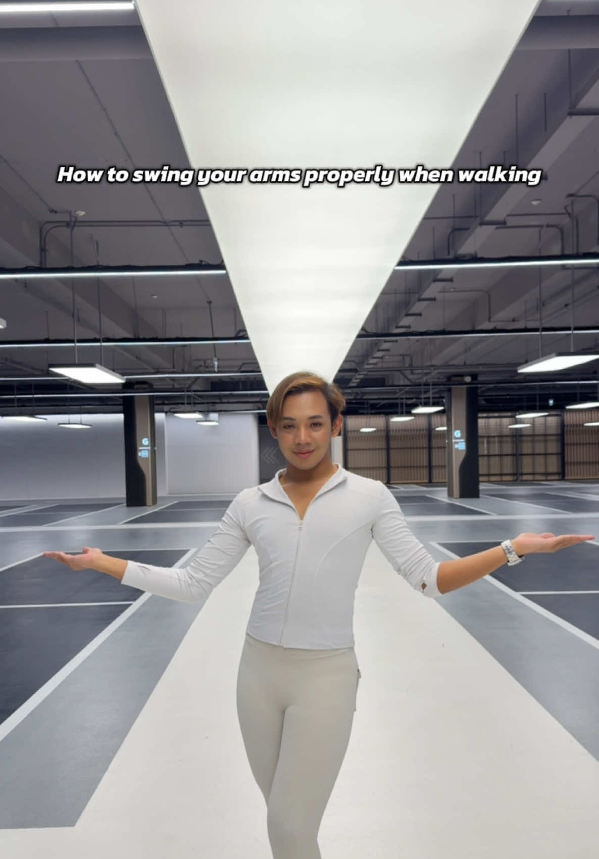 Proper arm swing technique #catwalk #model 