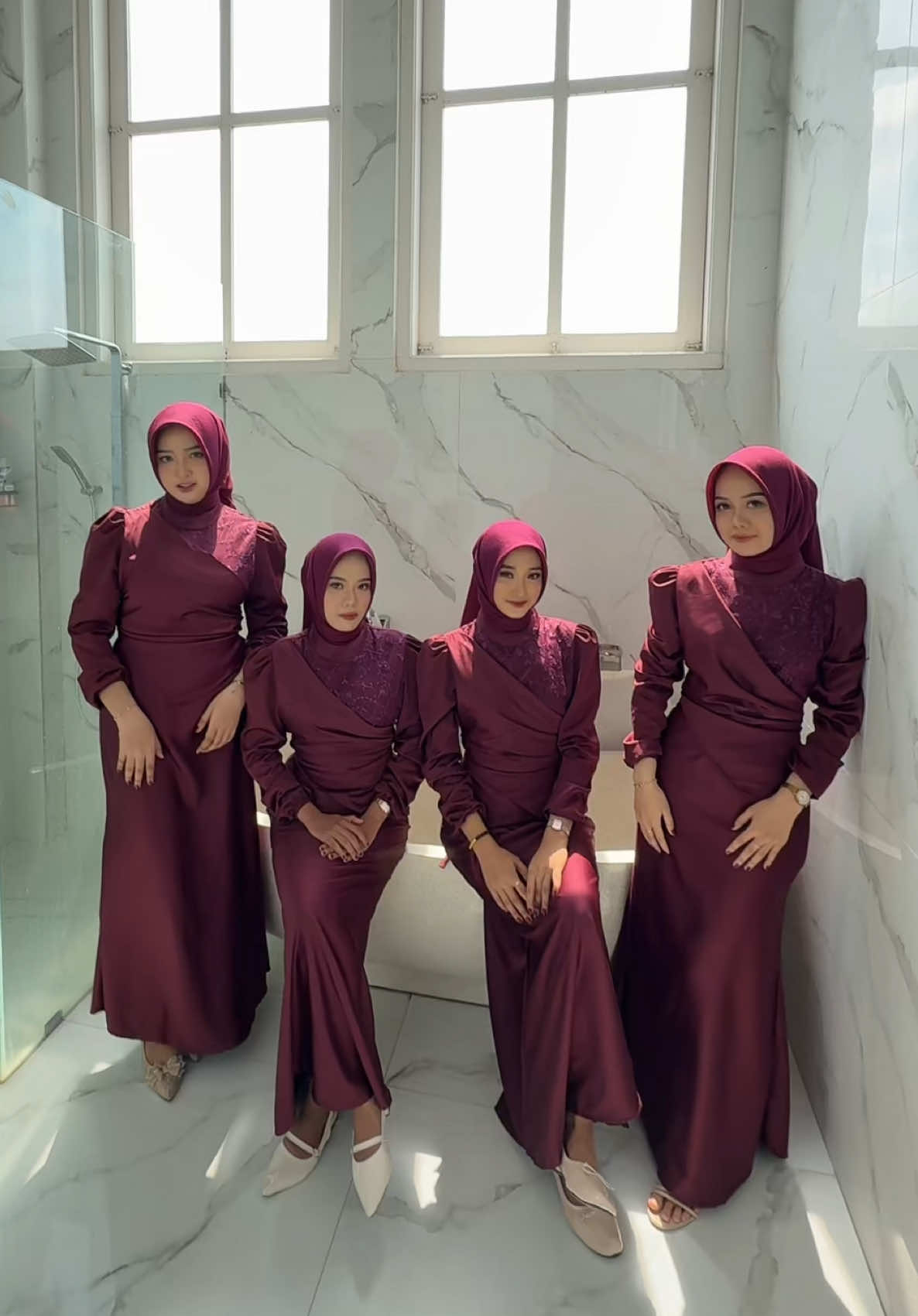 Maroon dress promnight 🤩 #dressbridesmaid #pesta #bajukondangan #dressslim #slimdress 