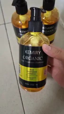 Kemiry Organic Shampoo Hair Treatment Kemiri Penumbuh Rambut Rontok 250ml. #trending #belilokal #viral #fyp #perawatanrambut #shampoo #hairtreatment #hairserum #shampookemiri 
