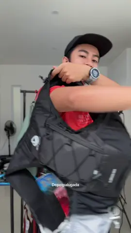 Spill kece soal Varostar Hydropack! 💦 Nyaman banget buat nemenin petualanganmu, entah hiking, biking, atau jalan-jalan santai. Kapasitas oke, desain stylish, plus super ringan! Yuk, bawa hidrasi ke level next bareng Varostar! 🏞️✨ #VarostarHydropack #HydrationOnPoint #PetualanganTanpaHaus #OutdoorGear #HydropackKece #AdventureReady #StayHydrated #GearUp #HikingEssentials #TravelVibes 