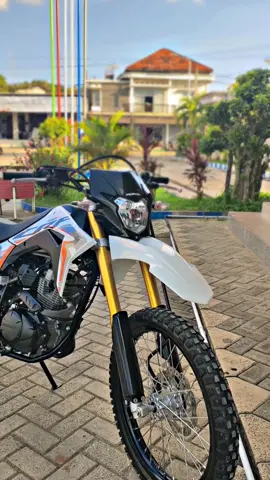 Lah kok ganteng ya😁🤩 #crf #crf150l #supermotoherex #surexgank #crf_putih 