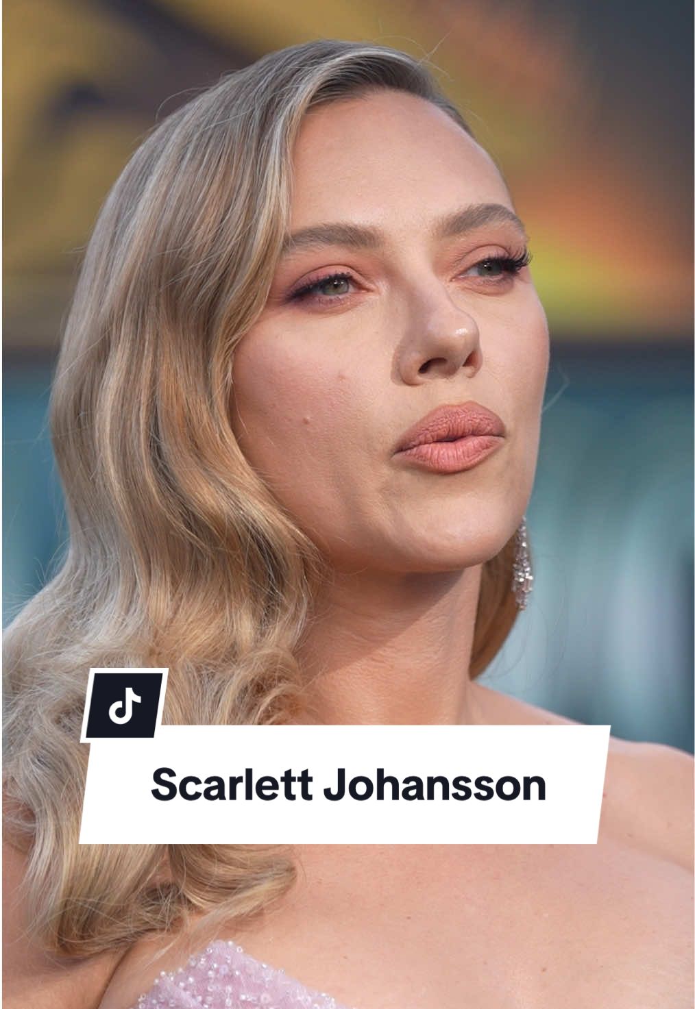 #scarlettjohansson at the #jurassicworldrebirth premiere in #london. #voguegermany #scarlettjohanssonedit #scarlett #scarlettjohanssonedits #scarlettjohanssonsupremacy (Videos: Getty Images)
