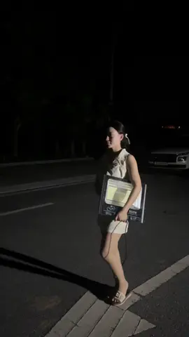 Đèn năng lượng mặt trời pha 500W #đèn_năng_lượng_mặt_trời #dennangluonghanoi #đènnănglượngmặttrời #xuhuongthinhhanh2025 #cliptestđènnănglượng #dentietkiemdien #đèntietkiemdiennang #denpha500w 