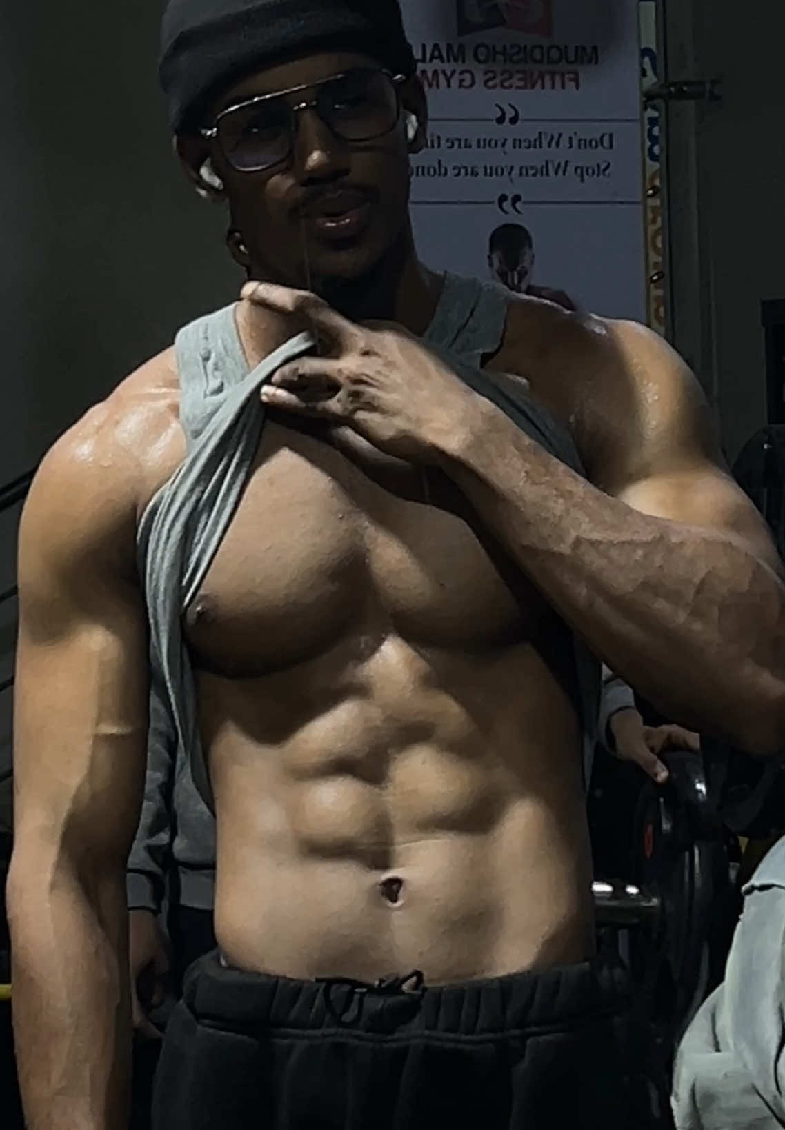 Dreenkgu waa side 🔥😎    #seanpoul #davincilyrics   #blackmen    #rihanna #viralvideos #fypageシ #gym #dream #foreyoupage_trending #GymTok #gymmotivacion #forever 