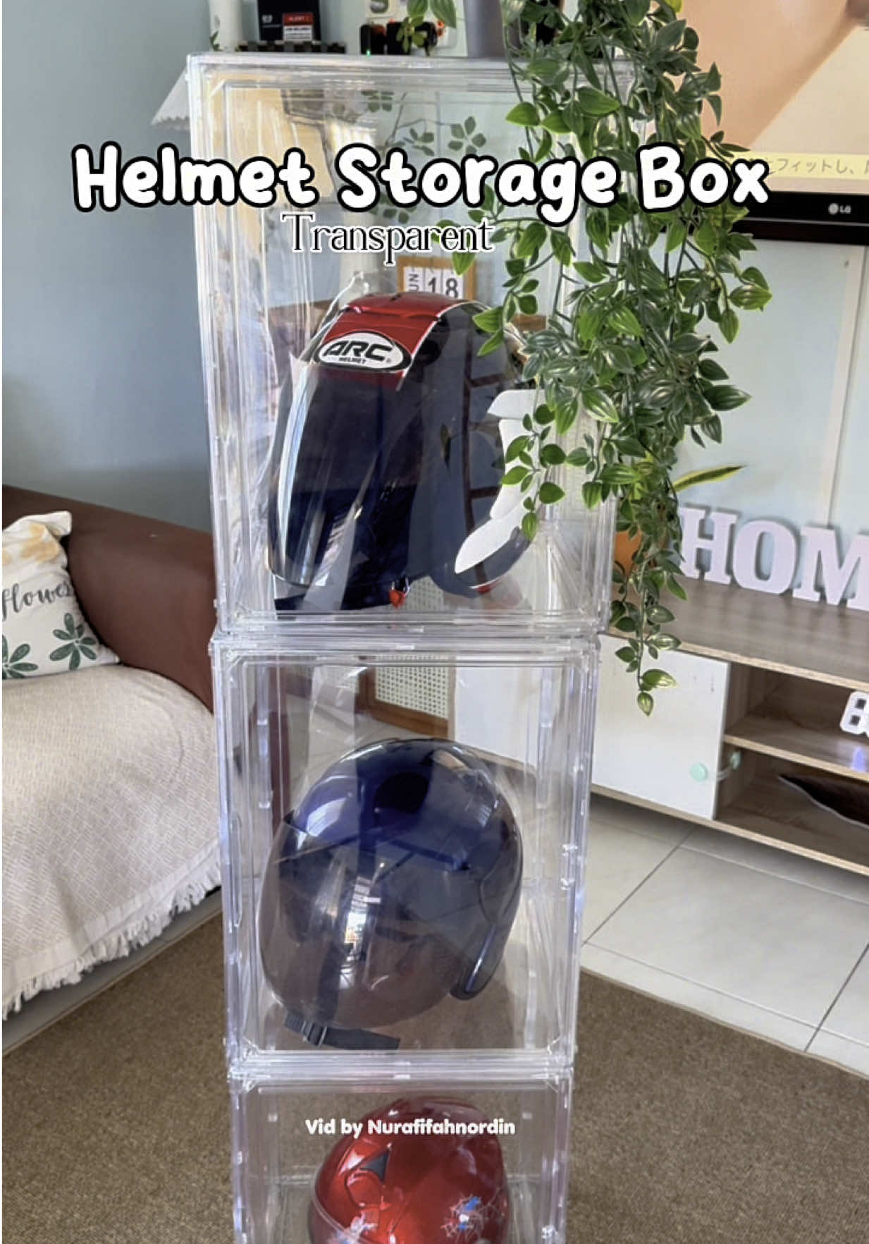 Kali nie kita tambah lagi jadikan 3 tingkat rak utk letak helmet nie 😘 memang berbaloi beli rak storage nie, dh lah kukuh & takde lah lagi helmet nk berhabuk lepas nie 😁 . #rackstorage #transparent #transparentbox #transparentstoragebox #storagebox #storageboxhelmet #rakhelmet 