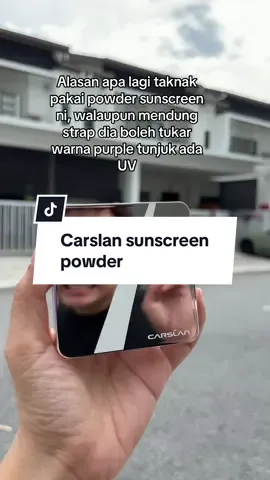 Korang tengok ni… walaupun dah petang and cuaca mendung, strap puff ni still tukar colour jadi purple bila I keluar rumah. Maknanya apa? Maknanya walaupun nampak macam takde UV, sebenarnya UV tu tetap ada tau 😵‍💫🌥️ That’s why I suka bawa compact powder ni ke mana mana. Senang nak alert bila UV ada, terus boleh apply. Powder ni bukan biasa biasa — dia bukan sekadar bedak je tapi dia adalah POWDER SUNSCREEN 💜 multifunctional and stylish pulak tu ✨”** #CarslanCrushBrandDay #CarslanSummerMakeup #carslan