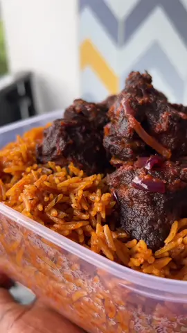 A bowl of deliciousness. Smoky Jollof Rice with Peppered Beef is an undefeated combo. 🥘😋 #jollofrice #nigerianfood #FoodLover #Recipe #jeunpelumi #naijafood #cookwithme #beef #Foodie #fyp 