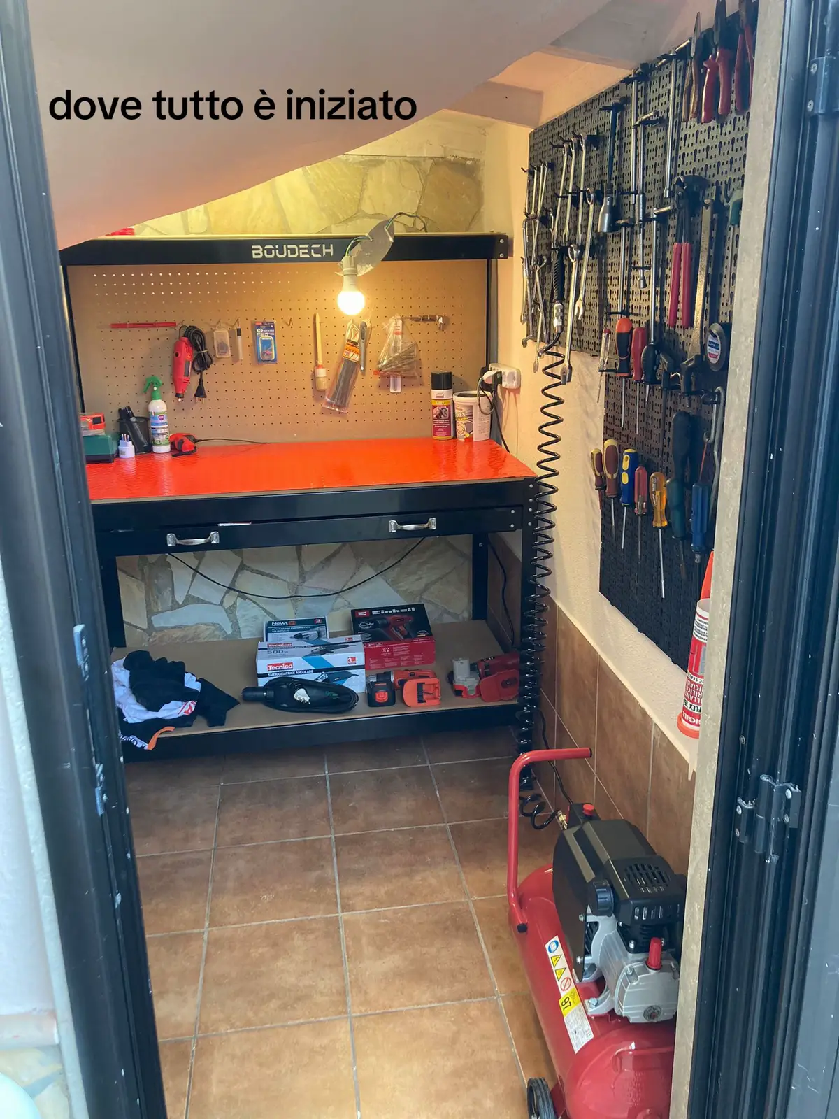 Sarà piccolo ma mi basta.Sicuramente molto meglio di com’era e sono anche tranquillo che c’è la moto sotto un tetto✅🩶