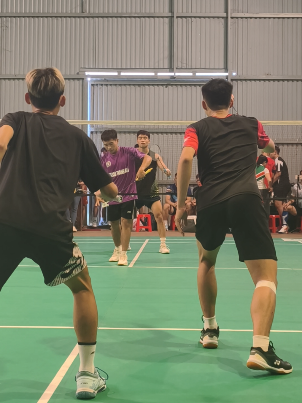 Vòng loại quá nhẹ nhàng cho đôi Quân Tiến #quanluubadminton  #giaicaulongyenbaimorong  #clbsonghong #xuhuong  #caulong  #badminton 