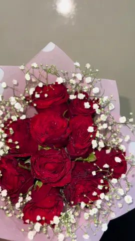 Real rose bouquet 🌹🌹 #subhancakeandcafe #surprisedelivery #surprisedeliveryinkawasoti #surprisedeliveryinnawalpur #bouquet #goviral #freshflowers #redroses #birthday #surprise #gift #tiktoknepal #creatorsearchinsight #kawasotimuser #nawalpurmuser #foryou #foryoupage #fyp 