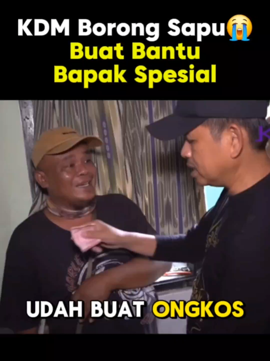 Kang Dedi Mulyadi Borong Sapu Lidi, Buat Bantu Bapak Spesial Ini 😭 - KDM Borong Dagangan Bapak Ini Walaupun Kekurangan Bapak Ini Sangat Berterimakasih Ke KDM Dan Sangat Bersyukur Karena Di Borong Dagangannya 😭 Bapak Ini Menangis Tak Henti Sambil Berucap Terimakasih Dan Bilang Semoga Gusti Allah Yang Balas 😭 Inilah Tabungan Doa Dari Rakyat Kecil Untuk KDM, Sampai Detik Ini Banyak Yang Mendoakan Beliau 🥺 Bagaimana Pendapatmu? Tulis Di Kolom Komentar Ya! #kdm #dedimulyadi #gubernurjabar #gubernurjawabarat #kangdedimulyadi #kangdedimulyadichannel 