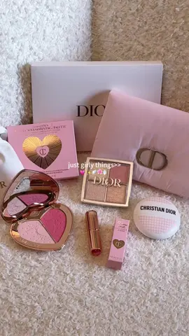 unboxing！#MakeupUnboxing | #BeautyHaul | #HighlighterGoals | #GlowUp | #NewMakeupAlert | #TikTokMadeMeBuyIt | #ASMRUnboxing | #BeautyTok | #ShineBright | #FirstImpression | #BudgetFriendly | #LuxuryBeauty | #DewySkin | #Strobing | #ViralMakeup