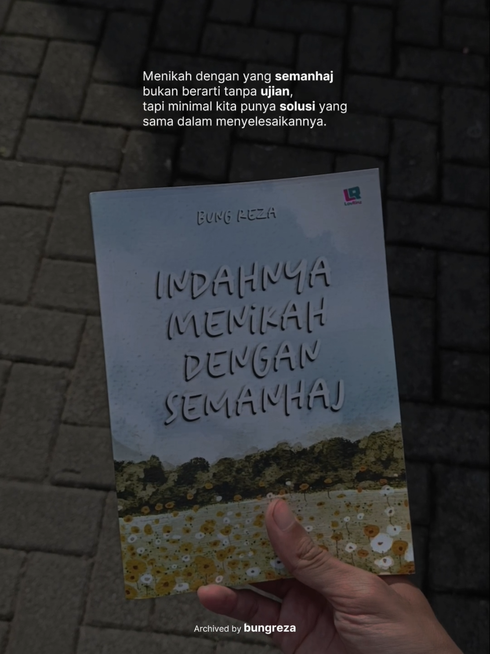 Ilmu agama yang baik akan membuahkan akhlak yang baik pula. Maka dengan mencari yang semanhaj, itu tanda bahwa kita mengutamakan agama dalam kriteria kita.