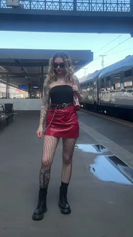 Allow me to reintroduce myself 🫶🏼  Saturdays outfit for imagine dragons Budapest night 1  #outfit #OOTD #imaginedragons #concerts #concertfit #fitcheck #budapest 