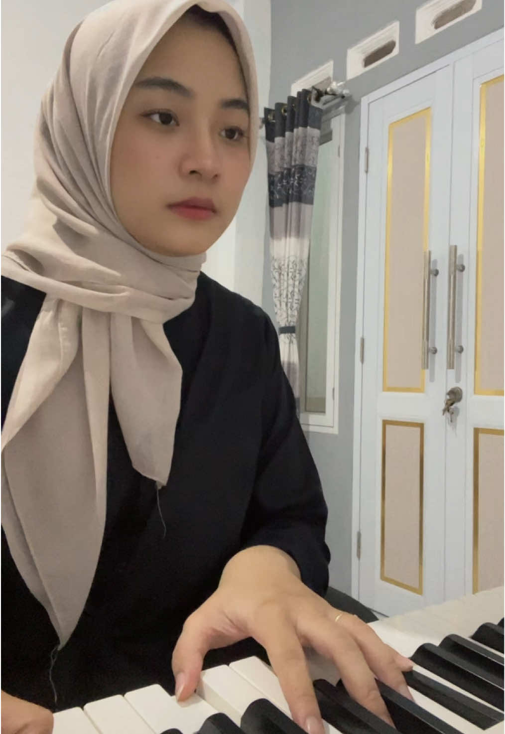 but I see her, in the back of my mind all the time #pianocover #billieeilish #wildflower 