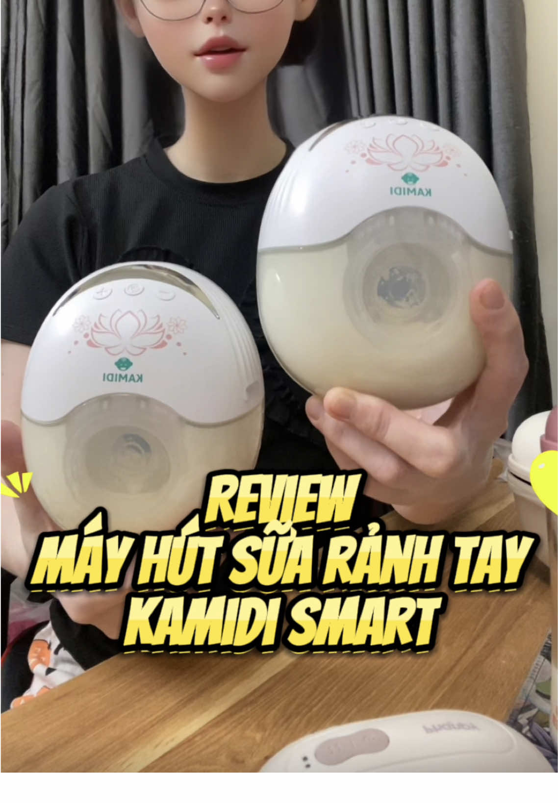 Review máy hút sữa rảnh tay Kamidi Smart. Ngoài 1 vài nhược điểm thì máy có ưu điểm vượt trội là HÚT RẤT KIỆT, ÊM! Ban đầu mình cũng không kì vọng nhiều về 1 máy có tầm trung và động cơ liền cup (vì mình khoái dòng động cơ rời mix cup hơn do cảm giác gọn và nhẹ). Nhưng em này hút thật sự kiệt và êm nên mình quyết định gắn bó lâu dài vào cữ sáng. Độ ồn của máy trung bình nên mình ko chọn để hút đêm. Pin khá trâu nha mấy mom! Zá cả hợp lý với chiếc zí của mẹ bỉm nạ. Clip mang tính chất tham khảo dựa trên quan điểm cá nhân của mình. Các mom hoan hỉ nha! 💓💓💓 #kamidi #mayhutsuaranhtay #kamidismart #kamidivietnam #review #mecuakoiyeu #hutsua #nuoiconbangsuame 