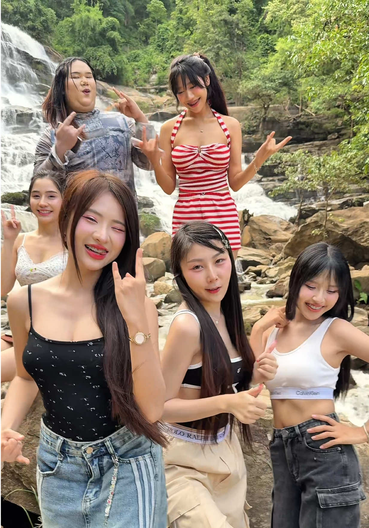 มีแต่คนเด็ดเด็ดทั้งนั้น