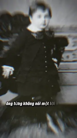 Ông từng bị gọi là đứa trẻ chậm phát triển. Không biết nói đến năm 4 tuổi. Thầy giáo khẳng định: “Cậu ta sẽ chẳng bao giờ làm nên trò trống gì.” Nhưng chính người ấy… Đã làm cả nhân loại phải học lại cách hiểu vũ trụ. Không phải thiên tài. Không phải thần đồng. 👉 Đây là một kẻ lập dị dùng trí tuệ để đánh bại mọi định kiến. #A#AlbertEinsteinK#KeLapDiVinhQuangT#TruyenCamHung #L#LichSuTikTokN#NhaBacHocHuyenThoaiT#TikTokHocDuong #K#KhongBaoGioBoCuocL#LichSuThatD#DanhNhanTheGioi #M#MotMinhCungLaLichSuTikTokVietnam