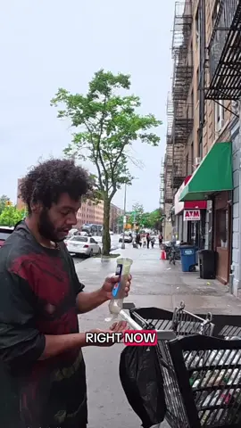 Handing Out Food to Hungry People  . . 🚨 F0R D0NAT!0NS - L!NK !N B!0 🚨 . . #viral #homeless #homelessness #fyp #helpingothers #givingback 