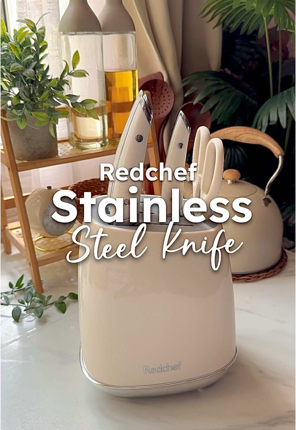 Nasib baik jumpa ni ya. Mana yang ada kawan2 nak kawin nanti, kalau buntu nak kasi hadiah apa. Bagi je yang ni. Sangat berguna. Kalau hadiahkan untuk mak2 korang pun auto senyum sampai telinga. Tajam & sangat cantik + kemas☝🏻🥰 @Redchef.MY  #redchef #redchefknifeset 