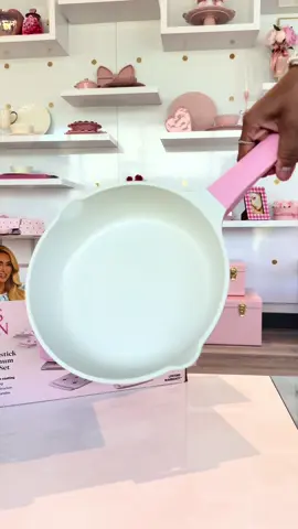 Cookware as iconic as you are💅💕 #parishilton #parisproducts #pinkproducts #pinkkitchen #pinkkitchen #aesthetic #cookware #pinkcookware #potsandpans #kitchen 