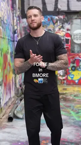 Bold walls & bold style. Repping the brand in BMore 🎨🏙️ #fitnesstok #Fitness #athleisure #workoutoutfit #baltimore #cityoutfit 