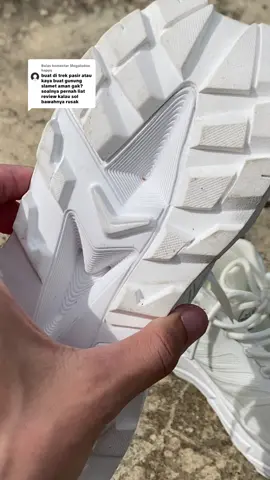 Membalas @Megalodon happy sepatu hiking pria #sepatusneaker #sepatupria #sepatudeclan #sepatuhiking #sepatugunung 