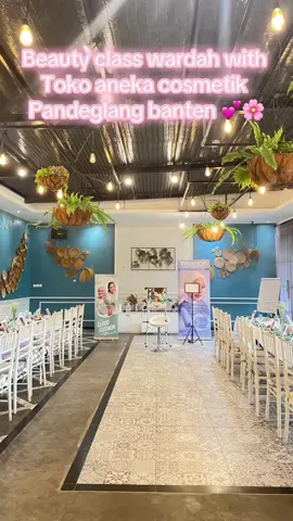 Keseruan beauty clas with toko aneka kosmetik pandeglang kemarin seru banget 💕💕 jadi kapan kamu mau join juga 🫣   #infoserang #infopandeglang #hotelhorisonpandeglang #beauty #wardahbeauty #wardah #wardahcolorexpert #wardahofficial #beautyclass 