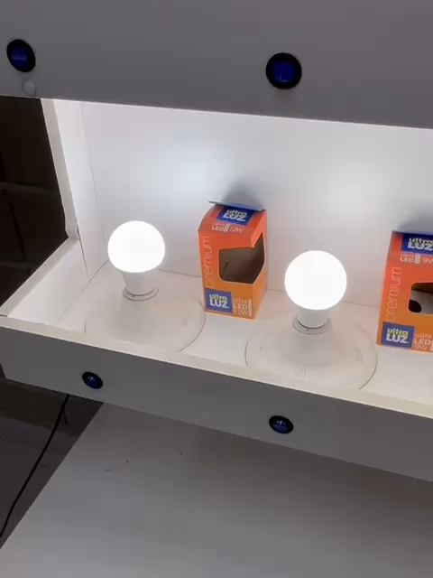 💡 Ilumine com economia! As Lâmpadas LED Bulbo Ultraluz estão disponíveis de 4,9W a 15W, com luz branca fria (6500K) ou quente (3000K). Alta eficiência, baixo consumo e vida útil de até 15.000 horas. Perfeita para qualquer ambiente! 🔌✨