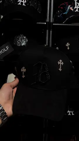 ⚜️Barbas B CHROME 🚨A la venta en Mercado Libre -LINK DE LA PUBLICACIÓN EN COMENTARIOS- . . . . . . . . . . . . . . . . . . . . . . . . . . . . #barbashats #alucin #gorras #viral#ventasonline #g5  #ropa