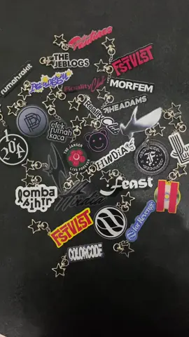 keychain yang cocok buat nemenin ngonser kalian #keychain #kalcer #gantungankunci #fstvlst #theadams #perunggu #morfem #jenny #realityclub #hindia #feast #lombasihir #fyp #skena 