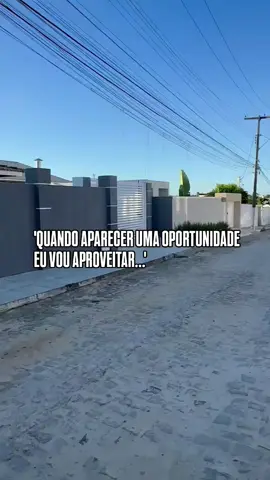 ‼️Oportunidade‼️ Belíssima e Ampla Casa Duplex 4/4 LINDA PISCINA em 520m². 📍Centro de Lauro de Freitas -  Condomínio Jardim dos Pássaros - Localização privilegiada, em frente ao Hospital Aeroporto e ao lado do Atacadão Assaí. Casa ampla e reformada com 4 quartos (3 suítes), PISCINA E ESPAÇO GOURMET PRIVATIVOS e terreno de 520m².    🔸️Detalhes do imóvel:  • 230m² de área construída e 520m² de terreno  • 4 quartos, sendo 3 suítes (1 térrea)  • PISCINA PRIVATIVA e 2 coqueiros no quintal • ESPAÇO GOURMET com banheiro de apoio  • Cozinha muito ampla, sala com pé direito alto.  • Projeto de iluminação em LED, elétrica e hidráulica novas  • Dependência completa e área de serviço  • Garagem para até 4 carros 🚗🚗🚗🚗  • Poço artesiano 🤽‍♂️ Condomínio com:  • Portaria 24h  • Salão de festas  • Área Gourmet com Churrasqueira  • Praça arborizada Valor de Venda: DE R$ 1.300.000,00 POR R$ 1.150.000,00 💲 Condomínio: R$ 500,00  IPTU: R$ 200,00  Documentação 100% regular – pode ser financiada. CHAMA NO DIRECT E AGENDA SUA VISITA!  Rafael Santos | RBS Imóveis  📞 71 999113840 www.imoveisrbs.com.br #laurodefreitas #casacompiscina #casaemlaurodefreitas #casaemcondominio #rbsimoveis #imobiliario 