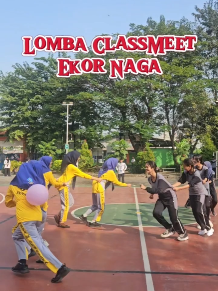 Lomba classmeeting seru permainan ekor naga, melatih kerjasama/kekompakan setiap tim dengan berusaha untuk meletuskan balon yang ada dibagian ekor naga (peserta yang berada dibaris paling akhir) dan tidak barisan tidak boleh terputus harus saling berpegangan satu sama lain. #lombaclassmeeting #classmeeting #lombaseru #ekornaga #permainanolahraga #funny #funnyvideos 