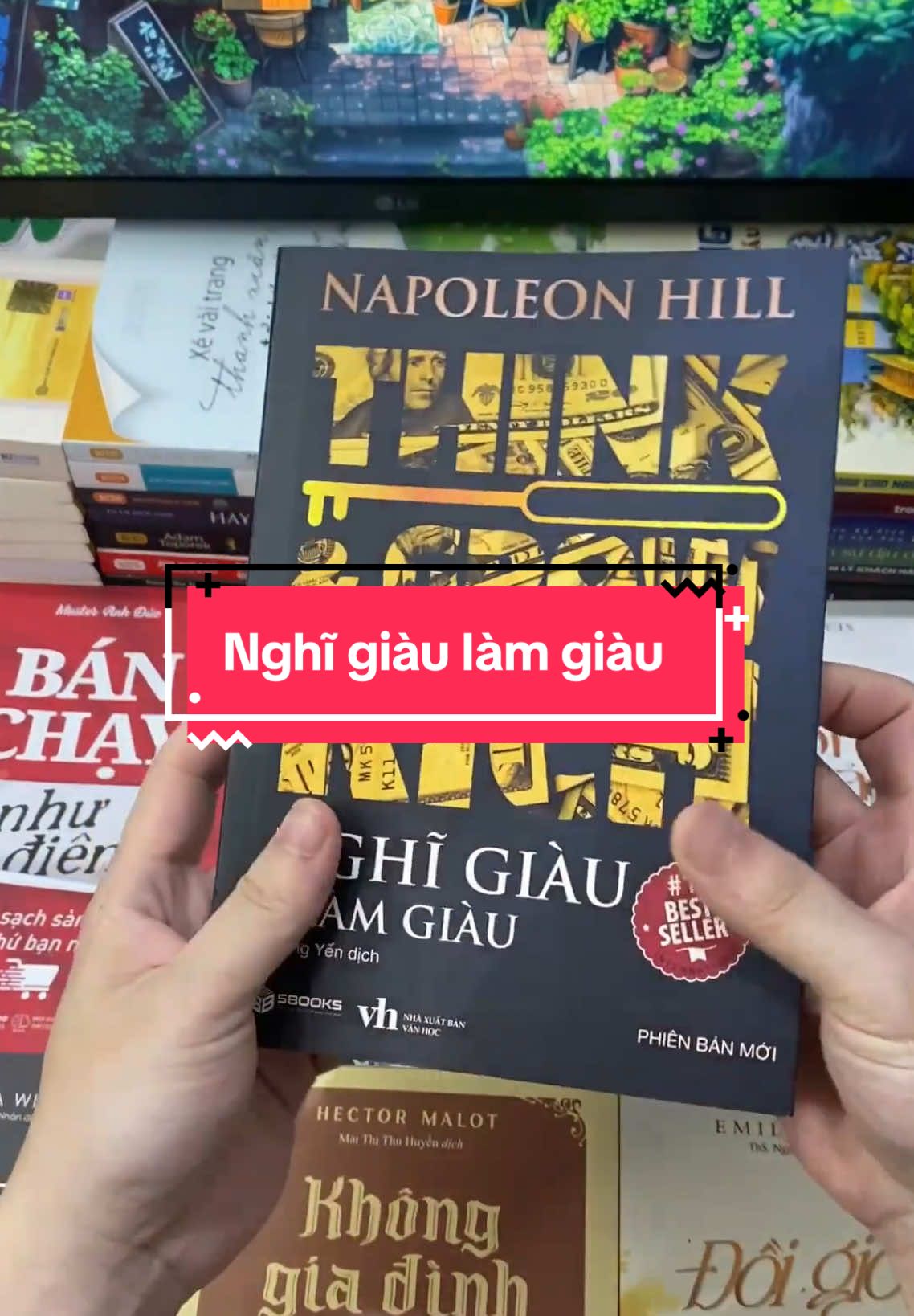 Người giàu không hơn bạn ở may mắn, họ hơn bạn ở cách suy nghĩ và lựa chọn mỗi ngày. Bạn có thể thông minh, chăm chỉ, nhưng nếu tư duy vẫn bị giới hạn bởi sự thiếu niềm tin bạn sẽ mãi chỉ đủ sống. ‘Nghĩ Giàu Làm Giàu’ là cuốn sách mà người thành công đều đọc ít nhất một lần trong đời. Bạn thì sao? #xuhuong #sachhay #nhungcaunoihay #1day1bookk #moingaymottrangsach #MuaTaiTikTokShop #BookTok 
