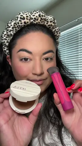 This cream bronzer balm from @Benefit Cosmetics is so creamy and perfect for that sun kissed summer bronzer😍 #benefitcosmetics #benefitclubpink #creambronzer #bronzer #makeup #makeuptutorial #makeuptryon #makeupforbeginners #makeuptips 