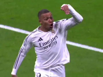 مباراة ريال مدريد وليفربول لم تكن مباراة عادية، بل كانت نقطة تحول بين جماهير ريال مدريد وكيليان، حيث بدأ يساورهم القلق والشكوك حول وضع مبابي، وهل هو السبب في سوء النتائج. كيليان لم يهرب من كل تلك الانتقادات، بل ظهر في وجه المدفع بكل جرأة، وتحمّل المسؤولية، واوفى بكلماته حيث حقق بعدها الحذاء الذهبي، وكان الشمعة المضيئة في موسم الريال الكئيب