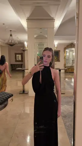this is my official wedding guest application🖤