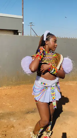 #ebuntombini #ebuntombinibam #amatshitshi #ibhinca #ibhincakazi🥰🥰💃💃 #mankabinde #zulu #zulumaiden #izintombizomhlanga #tiktoktips #viralcontent  #contentcreation #foryou #creatortips